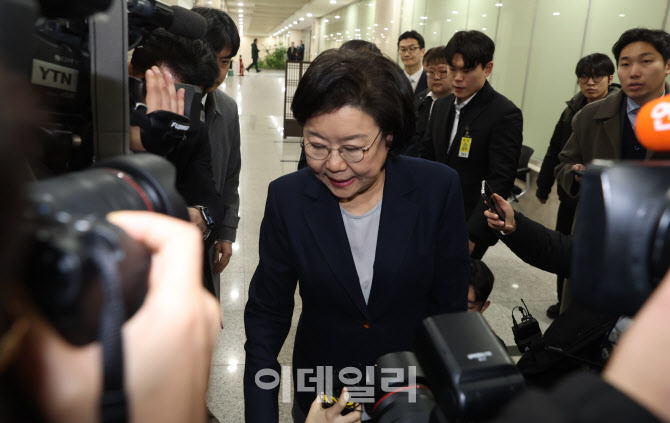'대기실로 들어가는 이혜훈 후보자'                                                                                                                                   ...