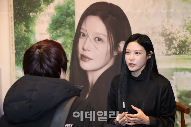 독자와 대화 나누는 조민 작가                                                                                                                                      ...