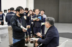 곽재선 KGM 회장, 설 명절 앞두고 본사서 북콘서트