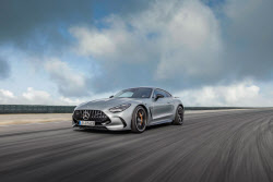 메르세데스-AMG GT, 올해의 차 2관왕 기념 캠페인 진행