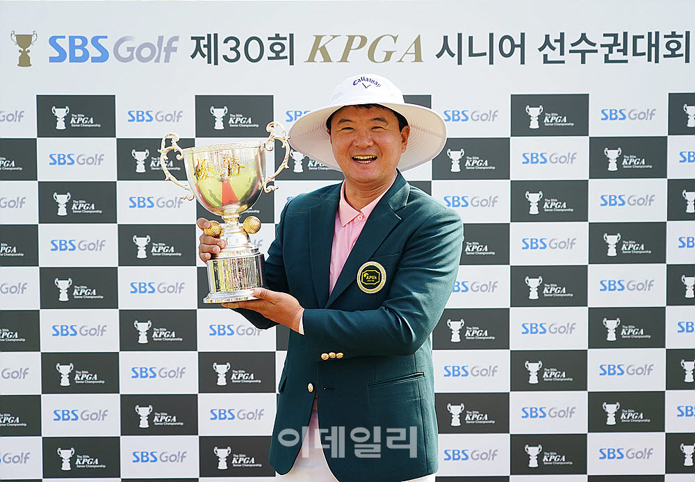 김성용, KPGA 시니어 선수권 재패                                                                                                                                 ...