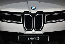 BMW 돼지코, 자세히 안 봐야 예쁘다