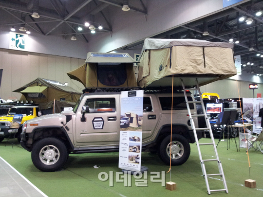 포토] 2개의 루프탑 텐트가 설치된 힘 좋은 차