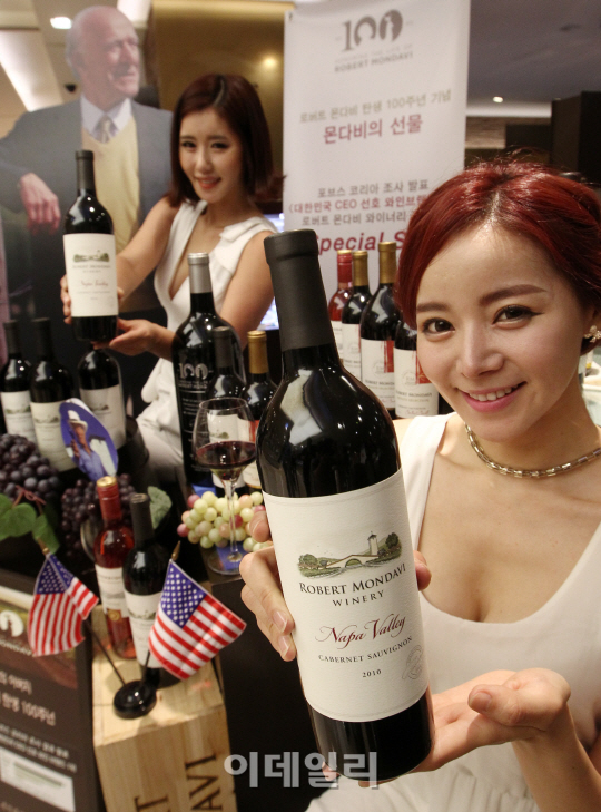 [포토]`로버트 몬다비 100주년` 기념 할인 행사