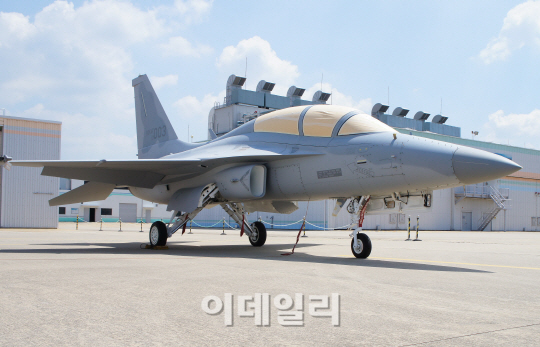 최초의 국산 경공격기, 공군에 인도