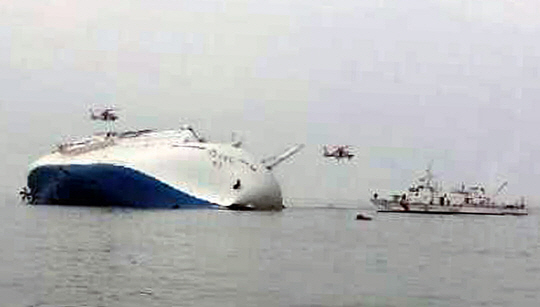 韓国 旅客船 現在沈没中  修学旅行生324人 乗船