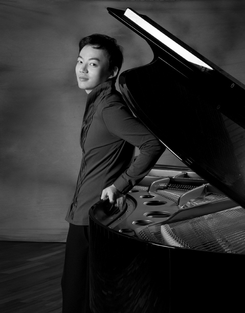 피아니스트 윤홍천, 3개 음반 `국제클래식음악상` 후보