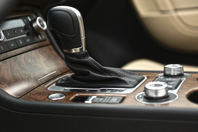 폭스바겐 더 뉴 투아렉 V6 3.0 TDI 블루모션 익스클루시브 에디션 시승기 - 풀사이즈 SUV 신뢰의 아이콘...