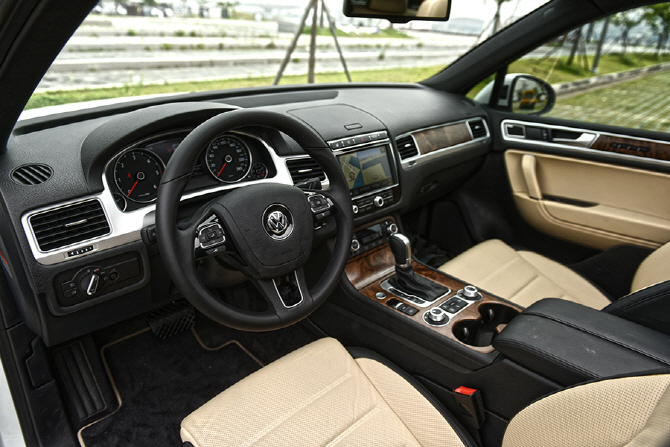 폭스바겐 더 뉴 투아렉 연비 체크 - 풀 사이즈 SUV의 효율성을 확인하다