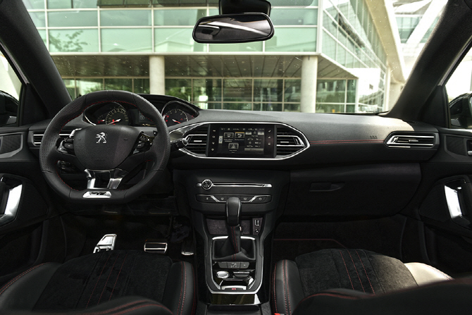 푸조 308 GT 시승기 - 주행 성능과 효율성을 공존시킨 완성도 높은 디젤 핫해치의 또 다른 답안