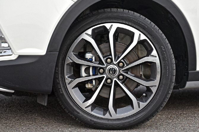 2017 티볼리 디젤 4WD 시승기 - 시장에서 인정받은 티볼리, 안전을 업그레이드