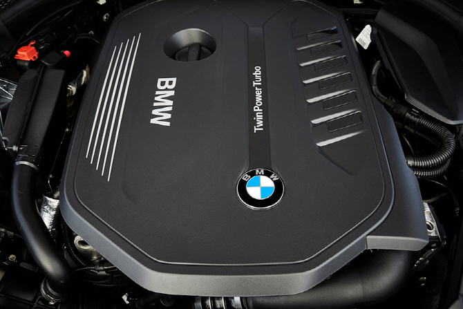 BMW 뉴 5 시리즈 리뷰 - 베스트 셀링 모델의 최신작이 등장