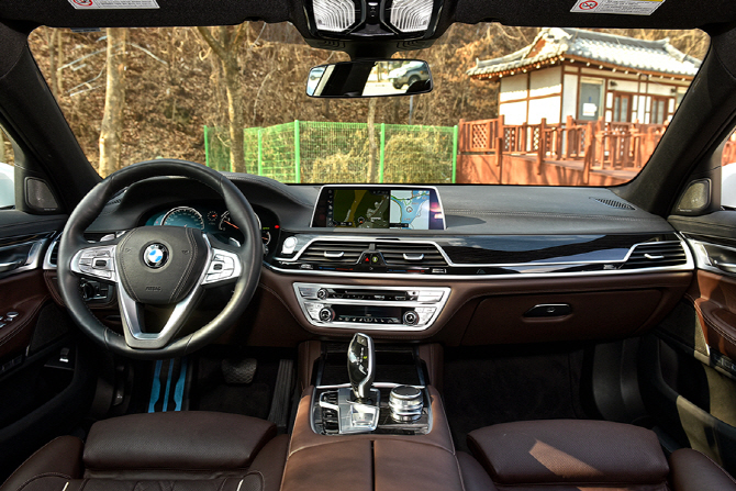 BMW 740d xDrive M 스포츠 패키지 시승기 - 여유로움과 첨단 기술의 융화