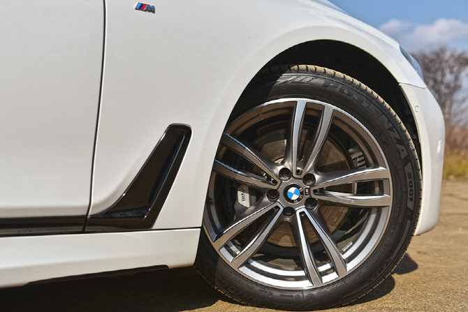BMW 740d xDrive M 스포츠 패키지 시승기 - 여유로움과 첨단 기술의 융화