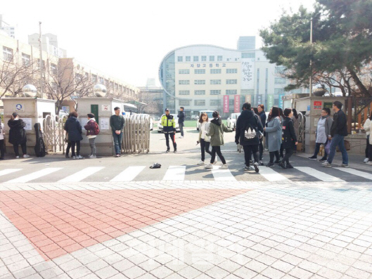 `다 붙었으면`…40대 1 `바늘구멍` 도전한 경찰시험 응시자들