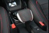 [포토] 붉은색 스티치가 돋보이는 뉴 푸조 2008 SUV GT 라인의 파킹 브레이크 레버                                                                                                                           