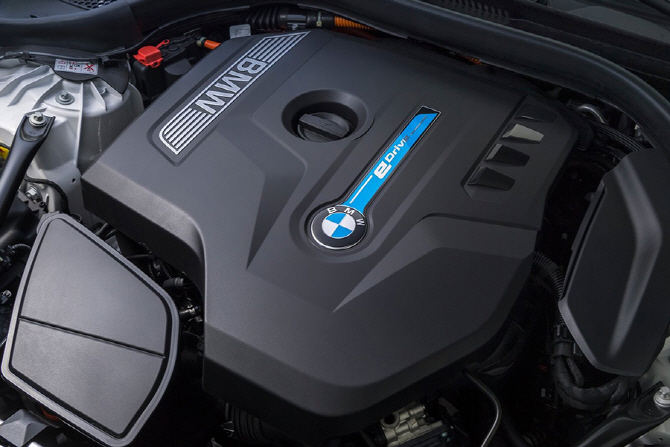 BMW 530e iPerformance 리뷰 - BMW가 공개한 여섯 번째의 iPerformance
