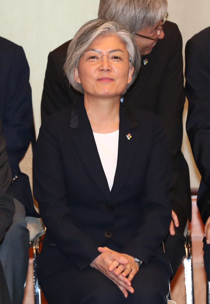 [기자수첩]강경화 외교장관에 거는 3가지 기대