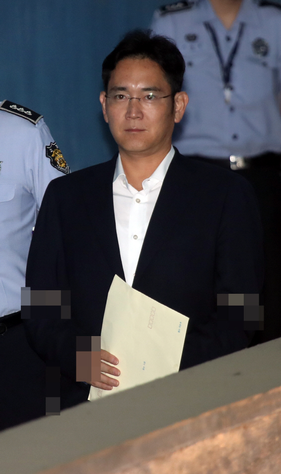 특검 8가지 질문에 이재용 `죄송하다`만…박근혜와 재회 불발