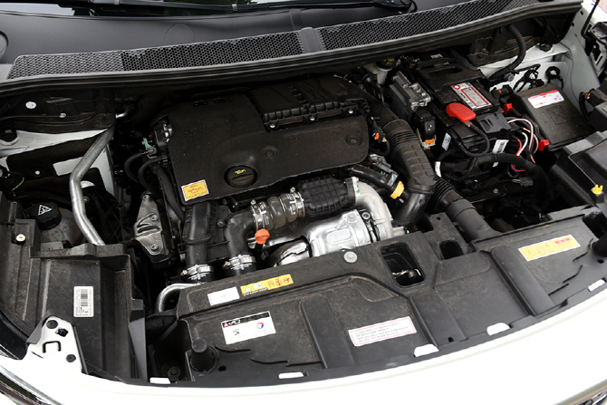 푸조 3008 GT 라인 시승기 - 푸조의 새로운 변화를 이끌 콤팩트 SUV
