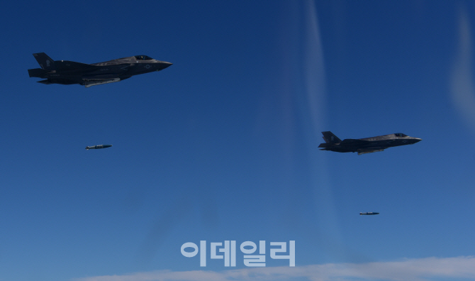 전략폭격기 B-1B·스텔스기 F-35B 동시출격..北 핵심시설 `융단폭격`(종합)