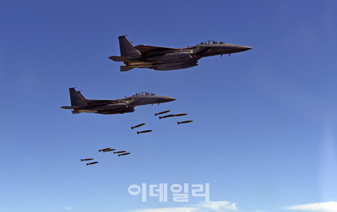 전략폭격기 B-1B·스텔스기 F-35B 동시출격..北 핵심시설 `융단폭격`(종합)