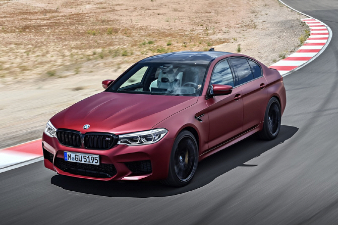 BMW M5 퍼스트 에디션 리뷰 - 더욱 강렬한 존재감을 선사하는 M5의 한정 모델