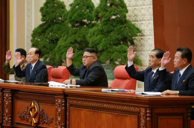 北노동당 창건일, 신형 미사일 화성-13·북극성-3형 축포쏘나