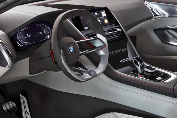 [포토]BMW `8시리즈 컨셉트`, 스티어링 휠