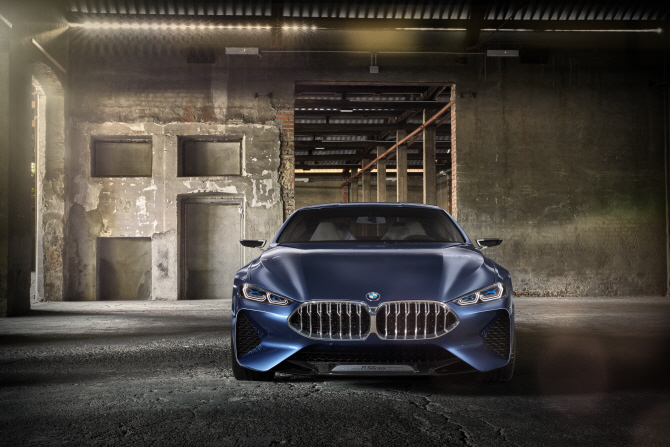 BMW '뉴 8시리즈 컨셉트', 날카로운 눈빛