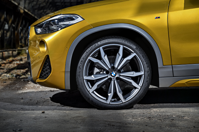 BMW 'X2', 노란빛 외관