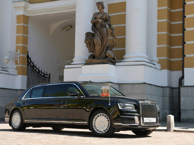 드디어 공개된 푸틴의 새로운 의전차 `코르테즈 리무진`