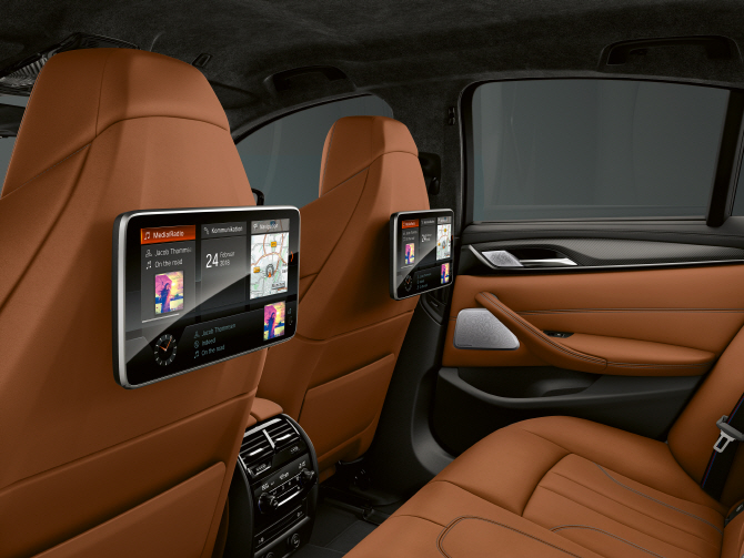 BMW 'M5 컴페티션', 깔끔한 실내 디자인