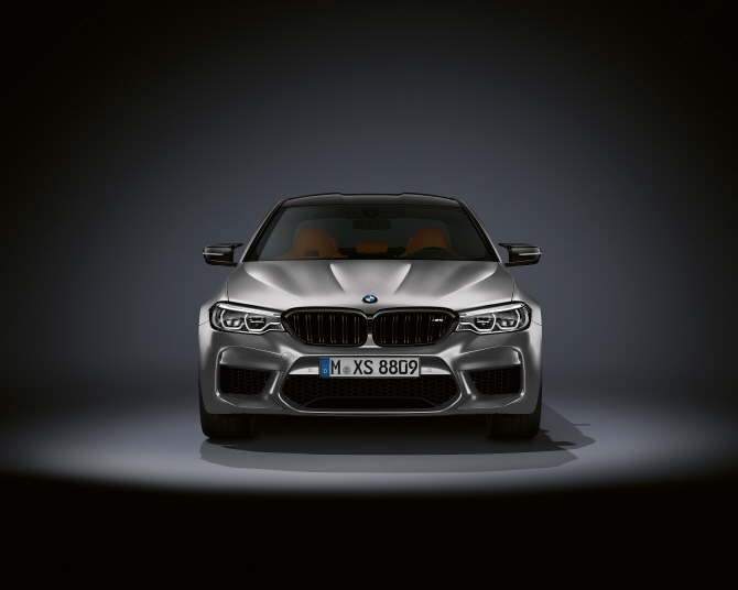 BMW 'M5 컴페티션', 날카로운 눈빛