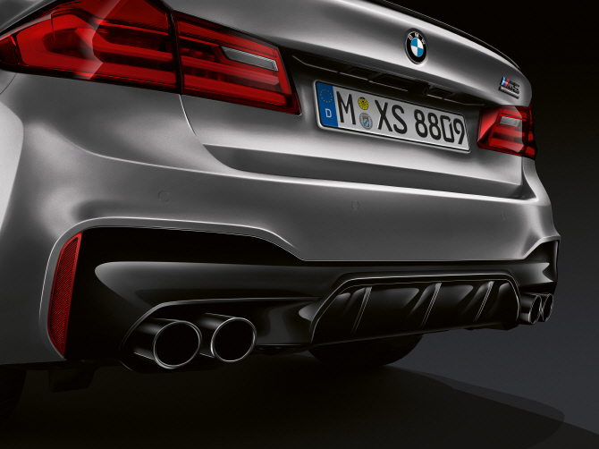 BMW 'M5 컴페티션', 매서운 리어램프