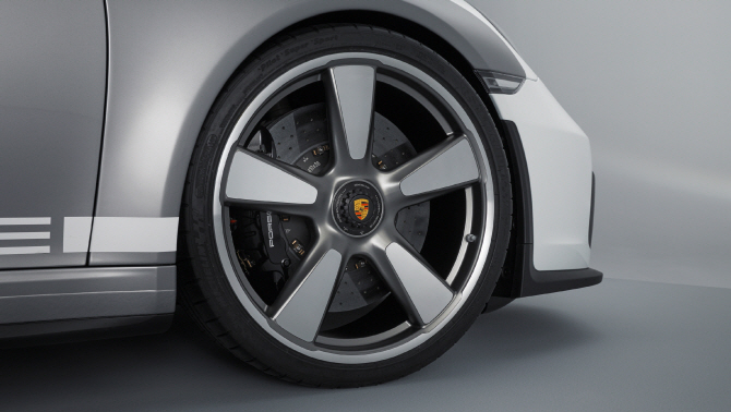 포르쉐 '911 스피드스터 컨셉트', 21인치 타이어 휠