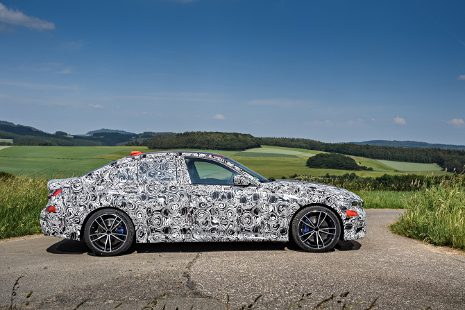 BMW, 7년 만에 풀체인지된 신형 `3시리즈`…10월 정식 데뷔