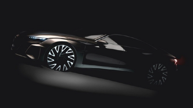 아우디, LA오토쇼서 세 번째 전기차 'e-트론 GT 컨셉트카' 선봬