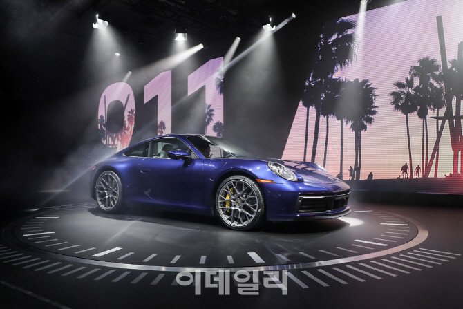 [LA 모터쇼]최첨단 디지털 기술로 무장한 ‘포르쉐 신형 911’