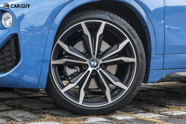 [시승기]날쌘돌이 쿠페형 SUV BMW X2..턱없이 비싼 가격
