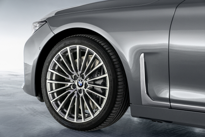 BMW '뉴 7시리즈', 타이어 휠