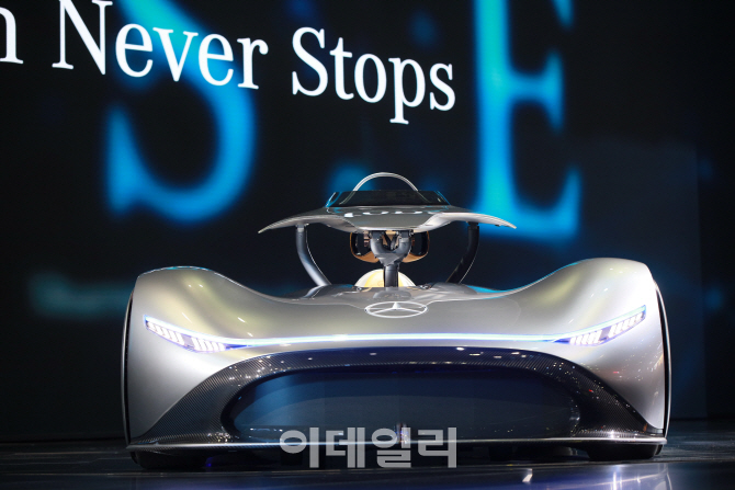 비젼 EQ 실버 애로우, 벤츠가 선보이는 미래 자동차의 모습