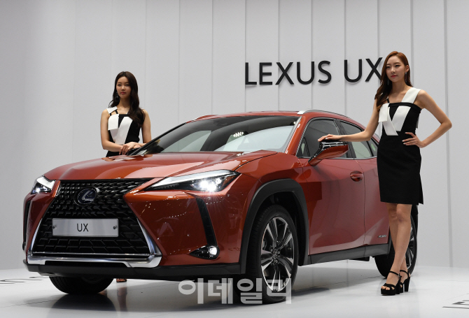 렉서스, 2019서울모터쇼에서 소형 SUV 'UX' 첫 공개