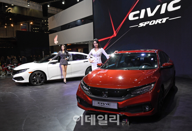 서울모터쇼에서 공개된 혼다자동차 '시빅 스포츠'