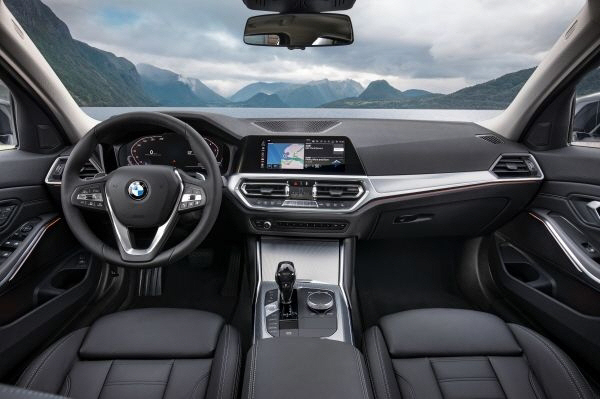 버튼 잔뜩 늘어난 BMW 3시리즈 G20..크리스 뱅글 혁신 어디로