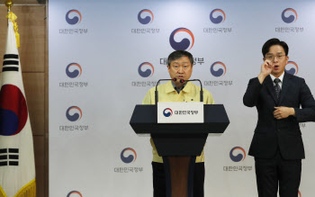 "아직도 불안한데 등교라니"…학부모도 전문가도 `절레절레`