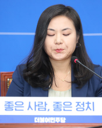 與 최지은, 이중당적 논란… 선관위 “2010년 한나라당 입당”