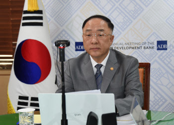홍남기, ADB 화상회의 주재…"코로나19 공동 대응 적극 지원"