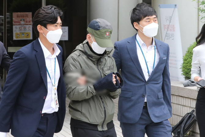 법정 나서는 텔레그램  n번방 유료회원 임 모씨