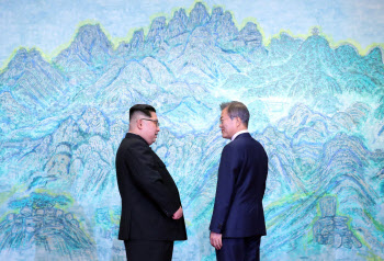 ‘핵 카드’ 꺼낸 北…정부, 남북협력 딜레마